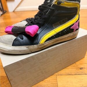 Golden Goose Slides comes w/ box & extra laces